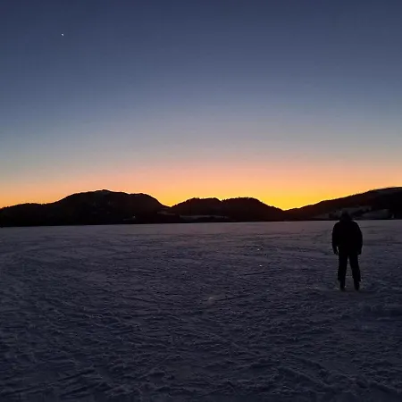 Semesterbostad Stort Hus Med Havutsikt Ved Fjord Og Fjell Med Bat *