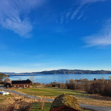 Stort Hus Med Havutsikt Ved Fjord Og Fjell Med Bat * Lensvik