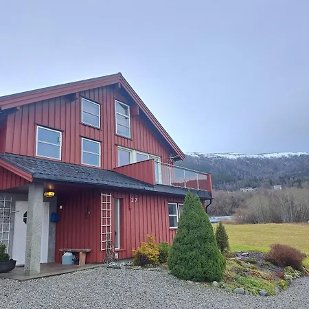 Prázdninový dům Stort Hus Med Havutsikt Ved Fjord Og Fjell Med Bat Lensvik