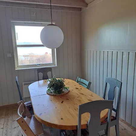 Stort Hus Med Havutsikt Ved Fjord Og Fjell Med Bat Prázdninový dům