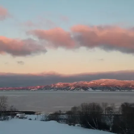 Stort Hus Med Havutsikt Ved Fjord Og Fjell Med Bat * Lensvik