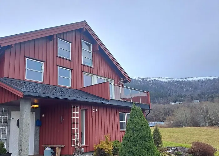 Semesterbostad Stort Hus Med Havutsikt Ved Fjord Og Fjell Med Bat Lensvik