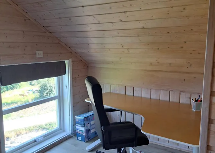 Stort Hus Med Havutsikt Ved Fjord Og Fjell Med Bat Semesterbostad