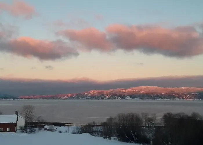 Stort Hus Med Havutsikt Ved Fjord Og Fjell Med Bat * Lensvik