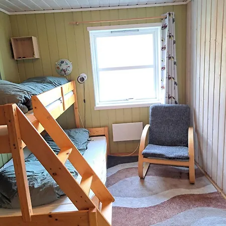 Stort Hus Med Havutsikt Ved Fjord Og Fjell Med Bat Lensvik